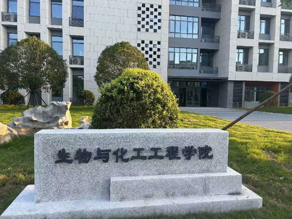 武汉市扬州职业大学体育场高杆灯项目